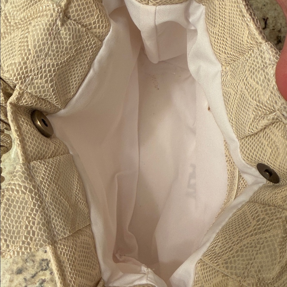 Cream Textured Scrunch-Handle Tote Bag - Picture 2 of 3
